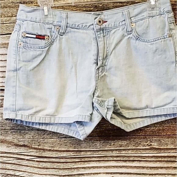 Tommy hilfiger light jean short Shorts Size 9 - Picture 1 of 6